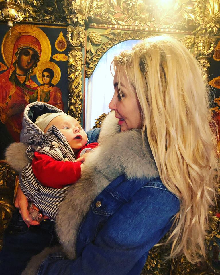 Синът на Антония Петрова-Батинкова стана на 3 месеца и получи невероятен подарък! (СНИМКИ)