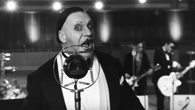 Секс с радиоприемник! Групата Rammstein пусна ново скандално видео (СНИМКИ)