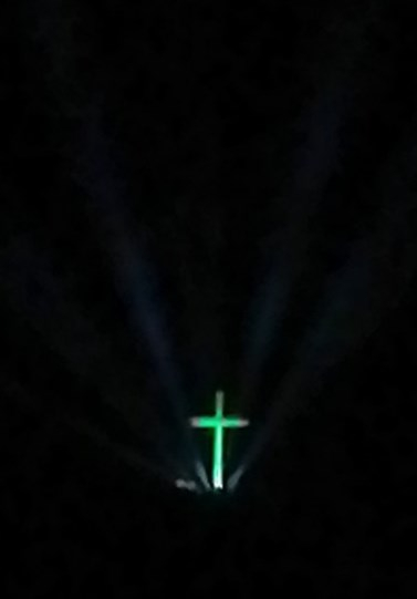 Невероятна гледка във Великденската нощ в небето над Благоевград (СНИМКИ)