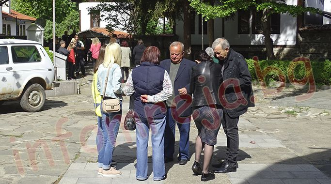 Близки на полицаите, осъдени за смъртта на Чората, се стягат за...