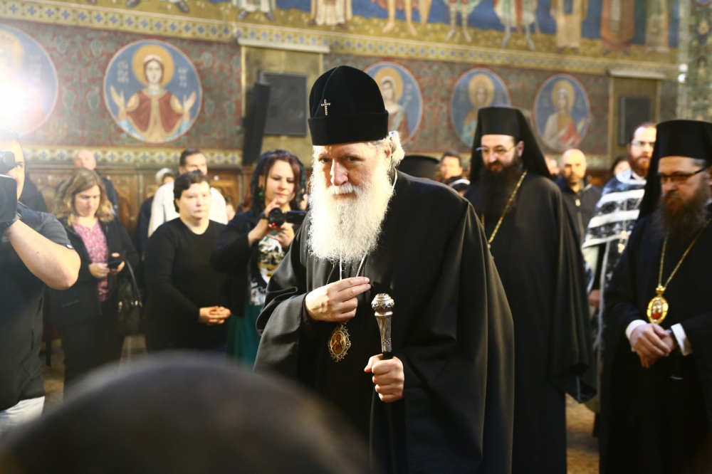 Ограничен достъп и опасност: Заплете се мистерията със състоянието на патриарх Неофит