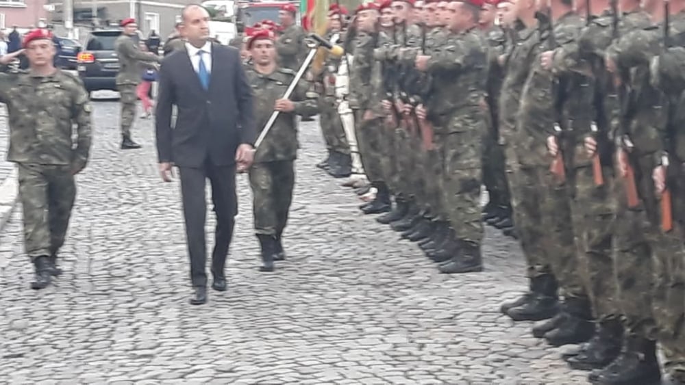 Румен Радев разтърси Клисура с пламенни слова (СНИМКИ)