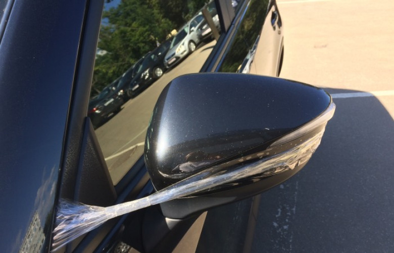 Как лявото огледало помага по-добре от парктроник при паркиране (СНИМКИ)