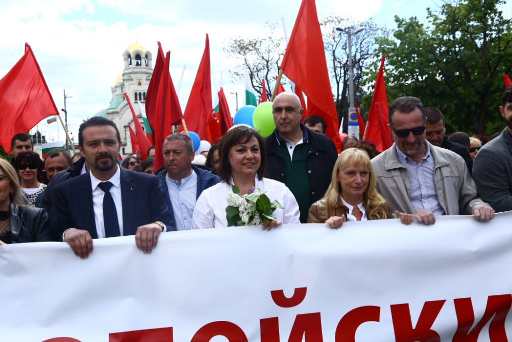 Фоторепортаж в БЛИЦ: Нинова и социалистите превзеха центъра на София! (ВИДЕО)