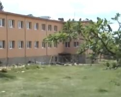 Страхотия! Покривът на училище отнесен от бурята, ударила Североизтока (СНИМКА)