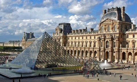26-годишна спи с Мона Лиза в Лувъра 