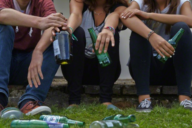 Шок! Ученици в Бургас се наливат с алкохол! Пият от 13-годишни!