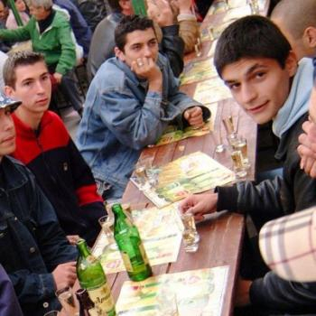 Шок! Ученици в Бургас се наливат с алкохол! Пият от 13-годишни!