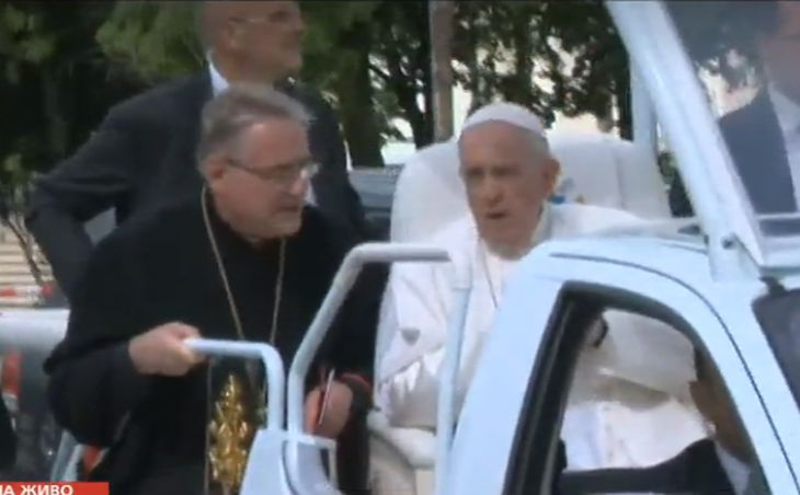 Папата взе решение, което шокира всички, охраната се видя в чудо! (СНИМКИ)