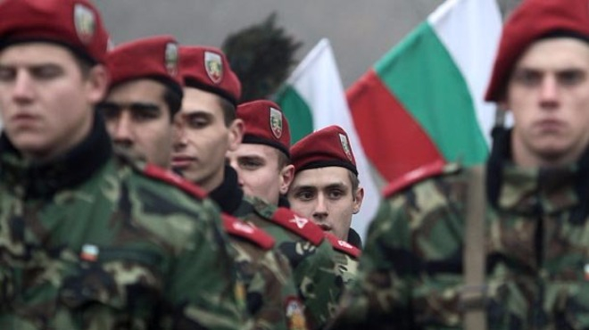 България влезе в Топ 10 по скок на военните разходи