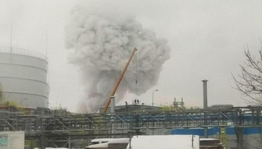 Нова трагедия в Русия! Избухна експлозия в химически завод! (СНИМКИ)