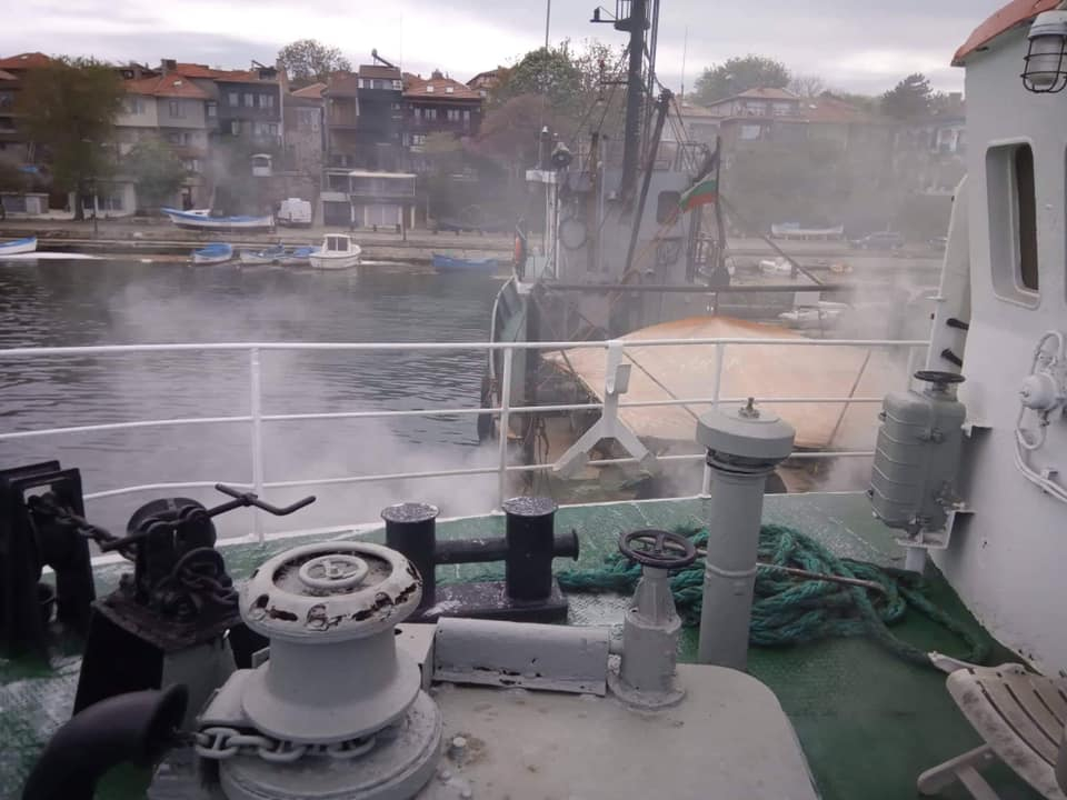 Извънредна ситуация в Черно море: Кораб пламна край Созопол! (СНИМКИ)