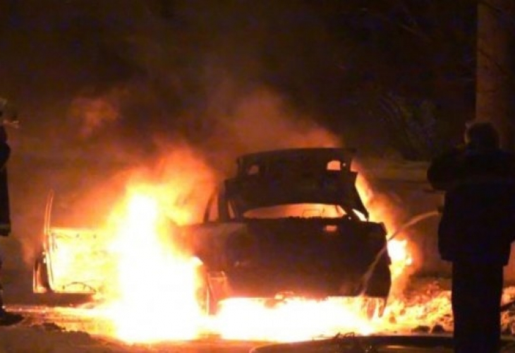 Сигнал до БЛИЦ: Автомобили горят в в столицата  