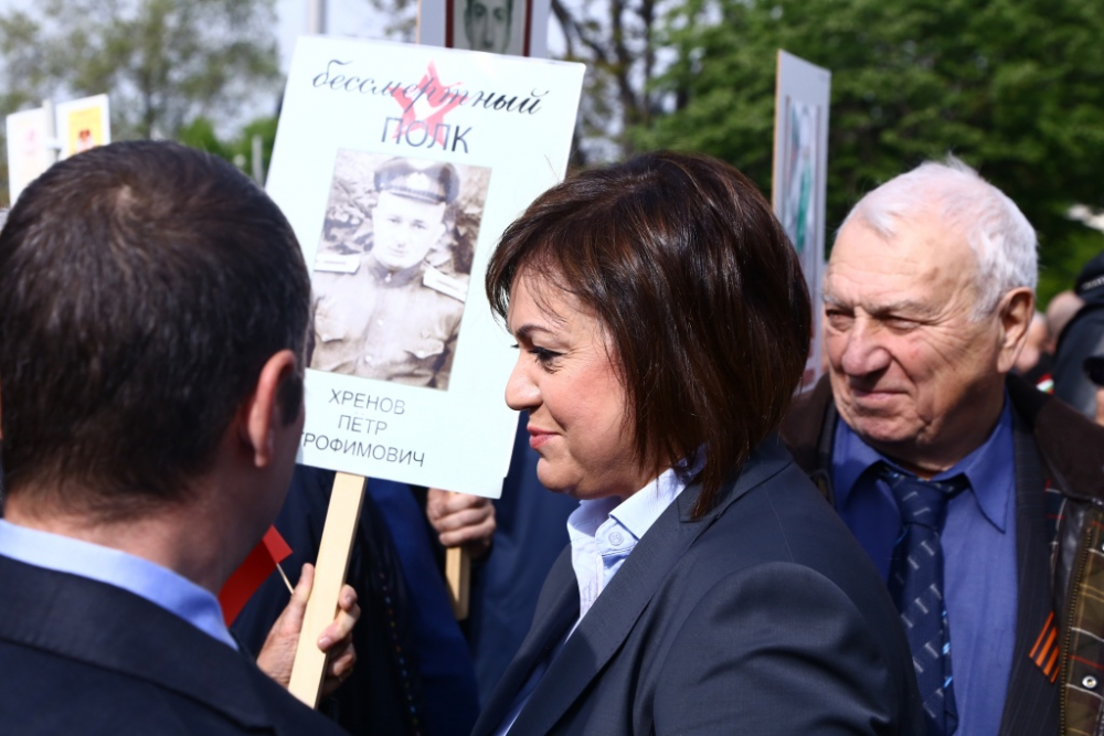 Фоторепортаж в БЛИЦ: Румен Радев положи венец пред Паметника на незнайния воин 