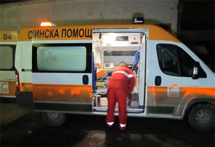 Шофьор издъхна в линейката след инцидент в Благоевград
