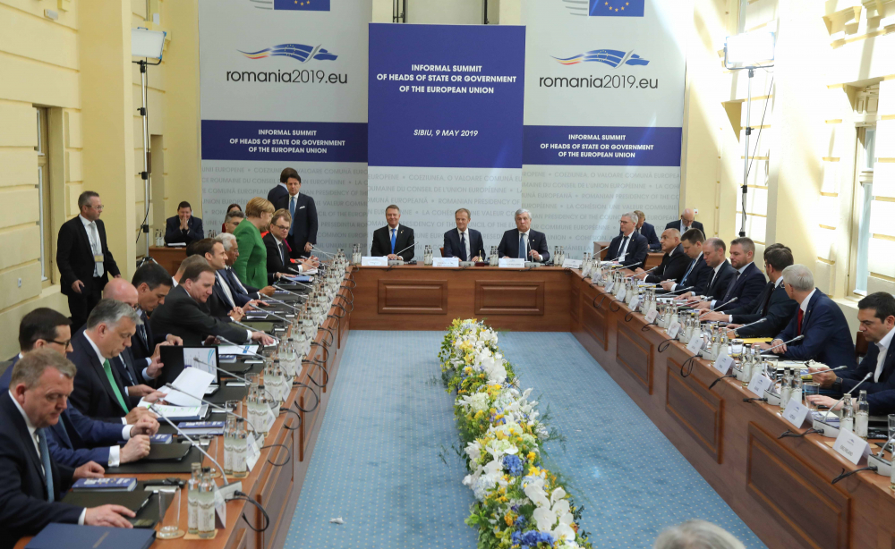 Президентът на Румъния посрещна Борисов на крака (СНИМКИ)