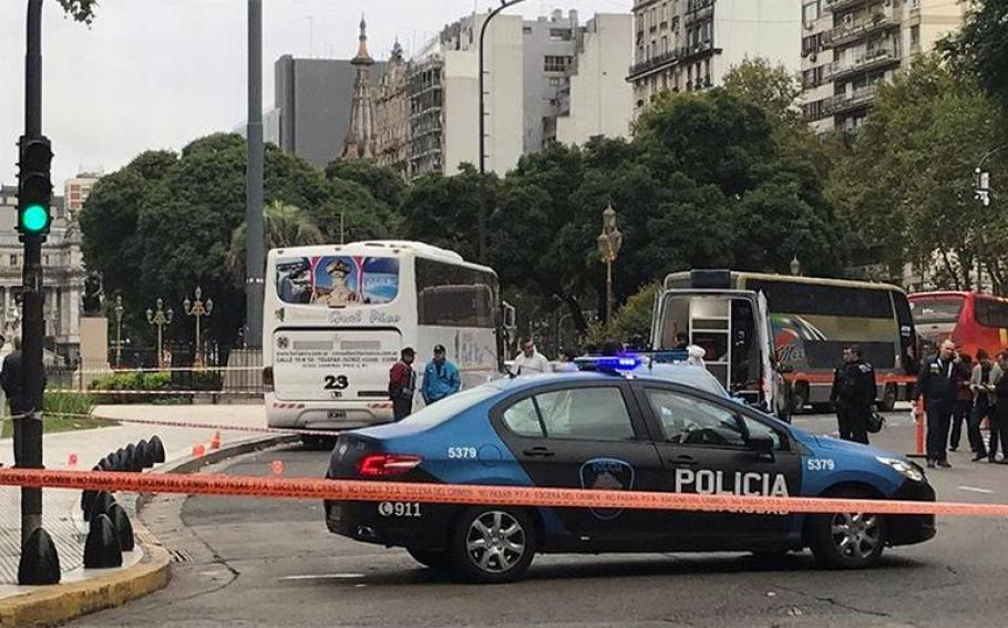 Кошмар в Аржентина! Простреляха аржентински депутат и убиха помощника му