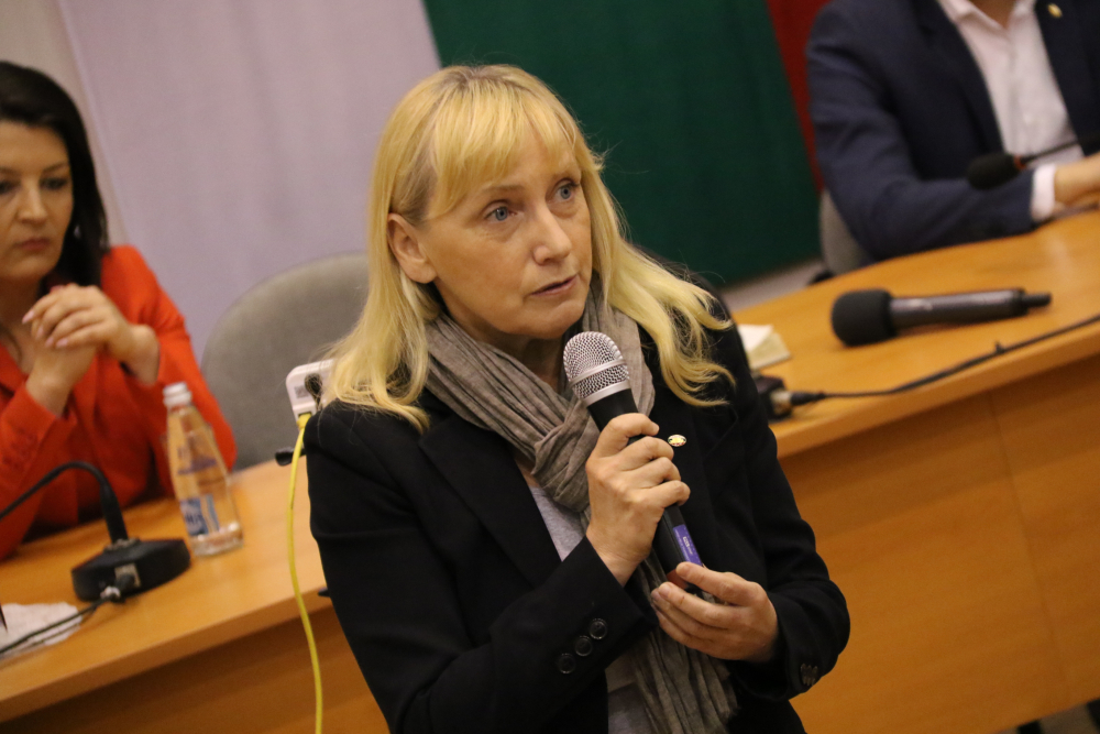 Елена Йончева: Няма да позволим Летище „София” да бъде дадено на концесия в ущърб на националния интерес