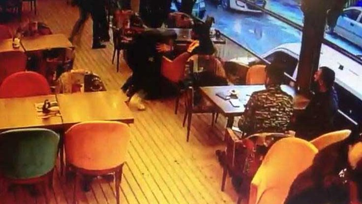 Стрелба в кафене в Турция: Десетки ранени!