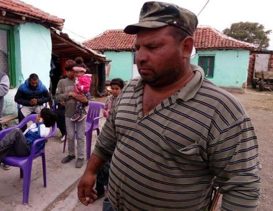 Авери на прегазения от фермер циганин крадец сипят закани и искат кръв за кръв