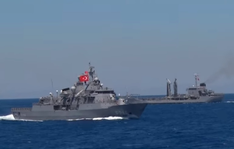 Турция провежда невиждани по размах военни маневри в 3 морета (ВИДЕО)