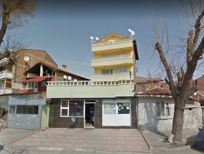 Пълен абсурд с циганска къща в центъра на Пловдив (СНИМКА)