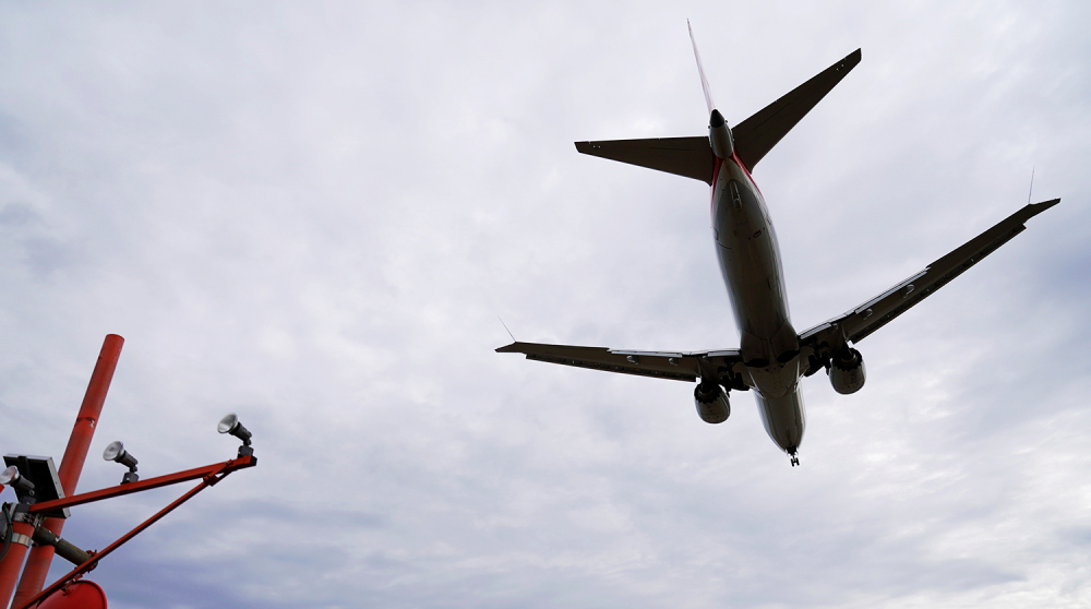 Драма в небето: Boeing 737-800 с над 100 пътници търпи бедствие над Москва, каца извънредно 