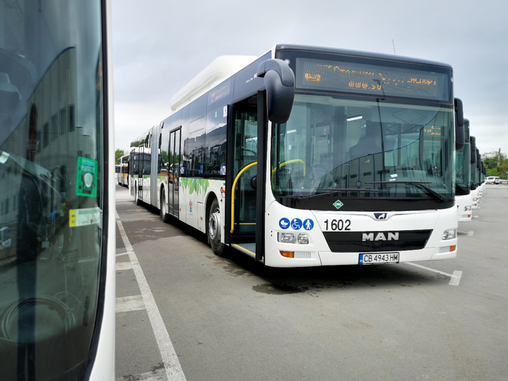 Фандъкова представи 20 нови автобуса за прочутата линия №11 (СНИМКИ)