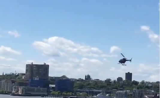 Нюйоркчани изтръпнаха! Страшен инцидент с хеликоптер (ВИДЕО)
