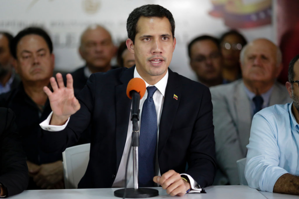 Хуан Гуайдо вещае бунт в армията на Венецуела