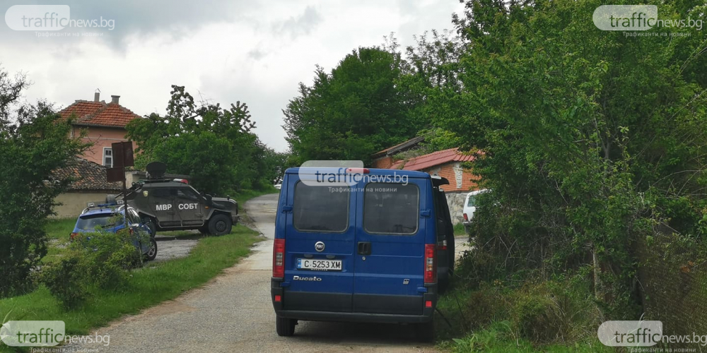 Извънредно! Изстрели ехтят в село Очуша, заловиха ли убиеца от Костенец (СНИМКИ)