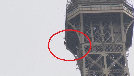 Извънредно! Полиция отцепи Айфеловата кула, ето какво се случва (НА ЖИВО)