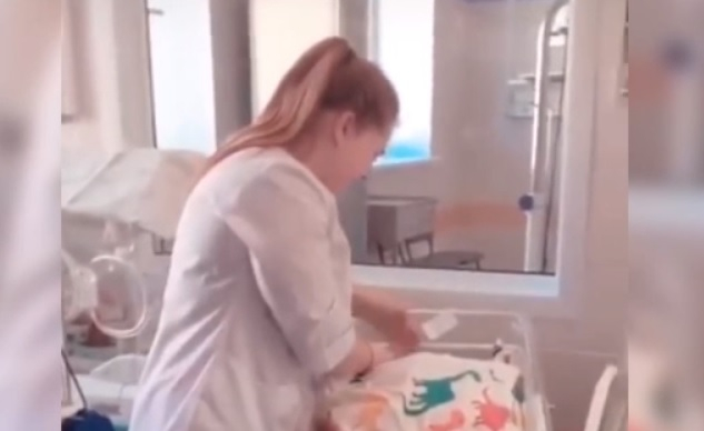 Мединиска сестра направи нещо много гнусно в родилния дом (ВИДЕО)