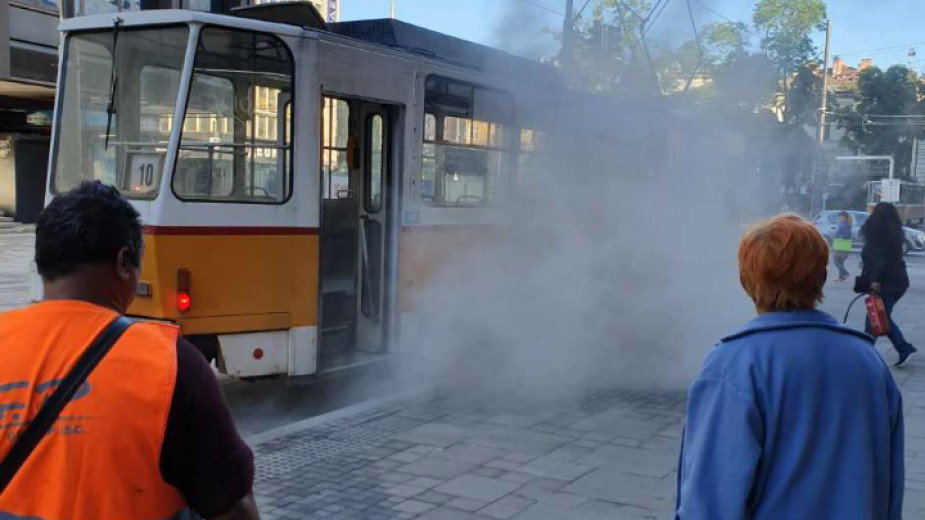 Пътници в трамвай №10 изживяха страшен кошмар рано сутрин 