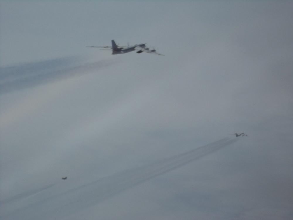 САЩ показаха СНИМКИ на прихващането на руските Ту-95 до Аляска