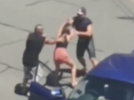 Безумна агресия в Бургас: Джигит смля от бой шофьорката Диана заради...
