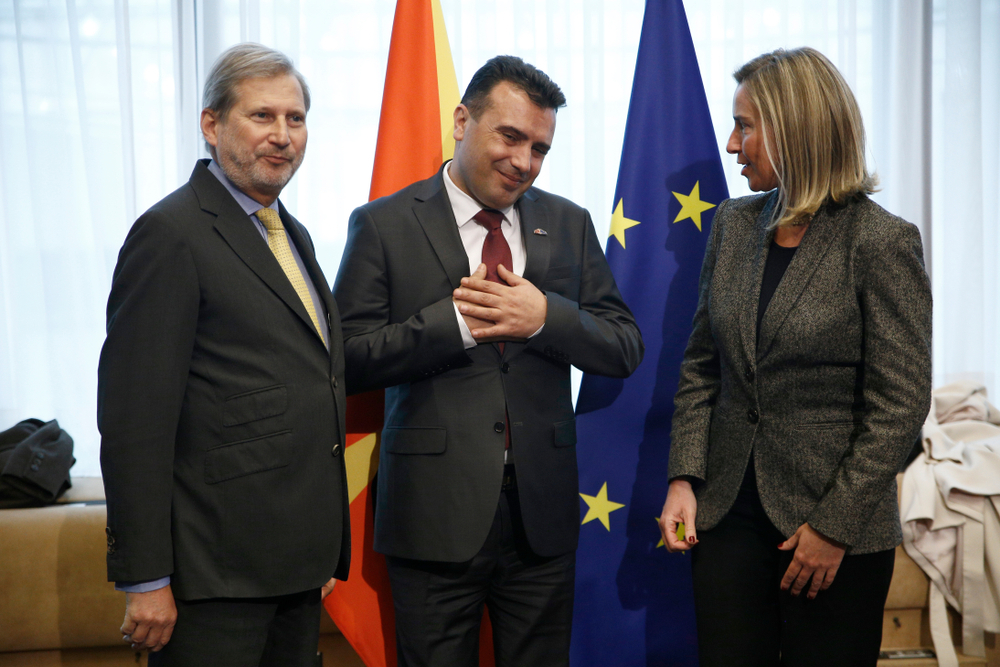 Йоханес Хан: Благодарение на договора с България Северна Македония е поканена за ЕС