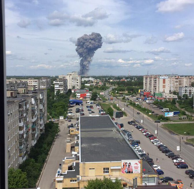 Адски експлозии разтърсиха Дзерджински (СНИМКИ/ВИДЕО)