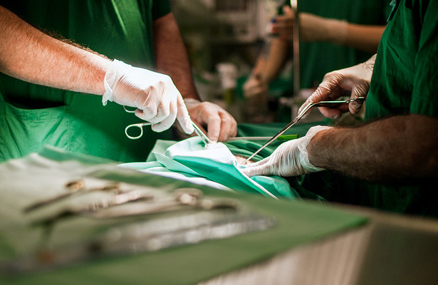 Пълен шаш: Грешка на хирурзи запали сърцето на пациент
