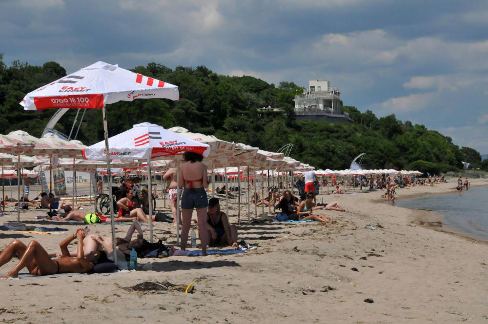 30 медицински пункта на плажовете от Варна до Златни пясъци