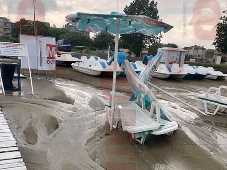 Погром: Плажът на Крайморие е унищожен! (СНИМКИ/ВИДЕО)
