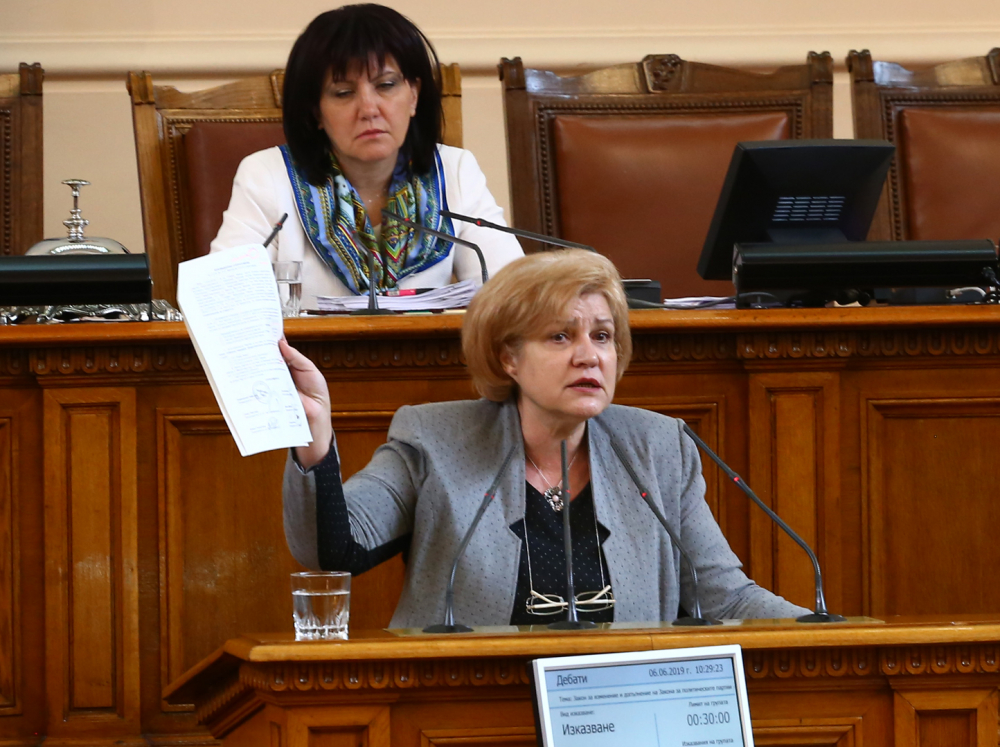 Менда Стоянова за субсидиите: Съдът ще реши дали...