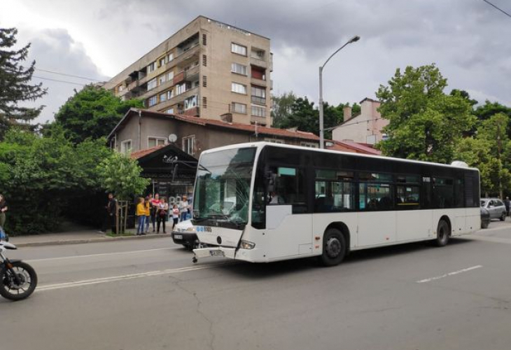 Извънредно и първо в БЛИЦ! Автобусна катастрофа в София