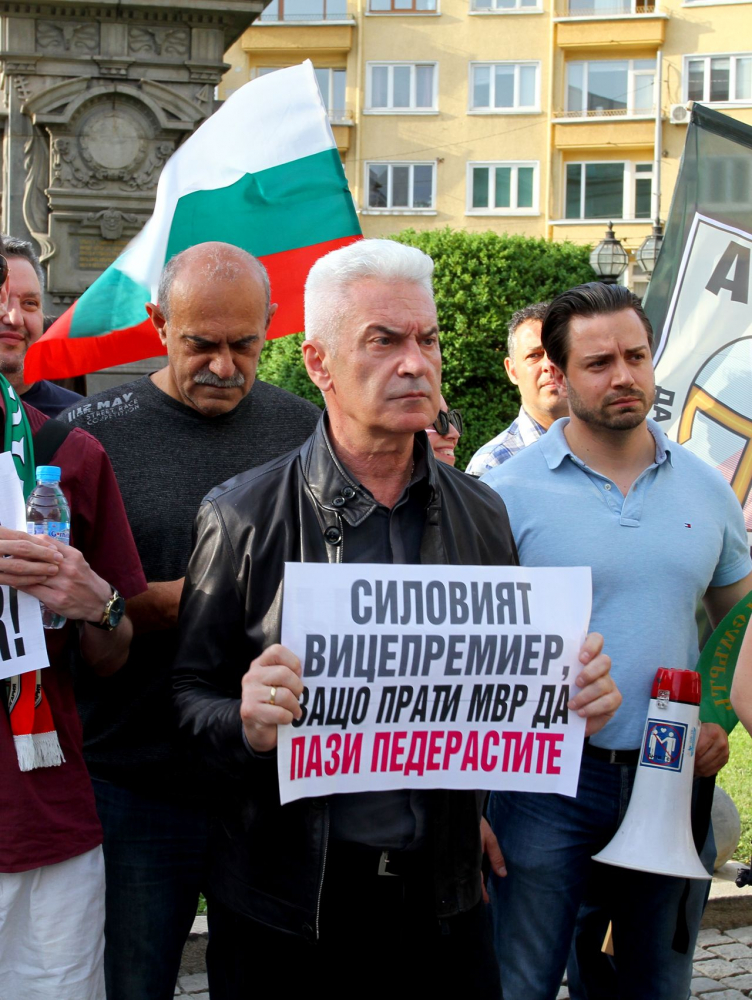 Волен и "Атака" спряха гей-парада да оскверни паметника на Левски  
