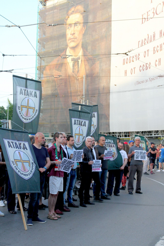 Волен и "Атака" спряха гей-парада да оскверни паметника на Левски  