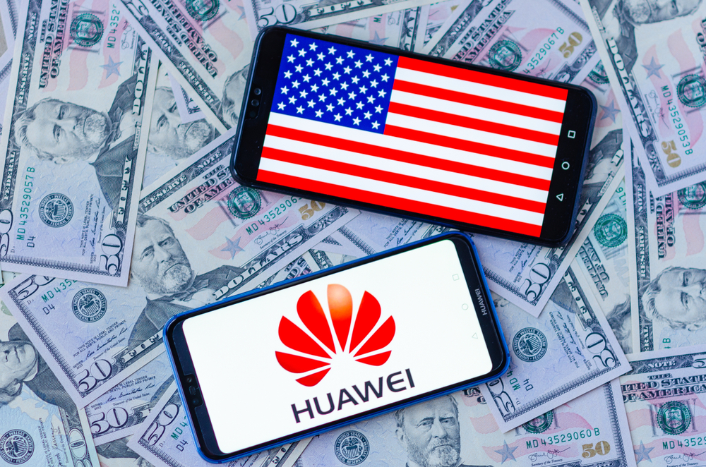 Технологични гиганти забраниха на служителите си да си говорят с хората на Huawei