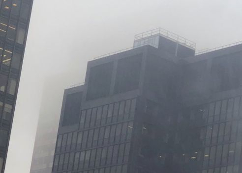 Извънредно: Хеликоптер се заби в офис сграда на метри от Таймс Скуеър (ВИДЕО/НА ЖИВО)
