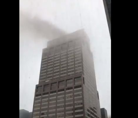 Ето как хеликоптерът се заби в 54-етажната сграда в центъра на Ню Йорк (ВИДЕО)