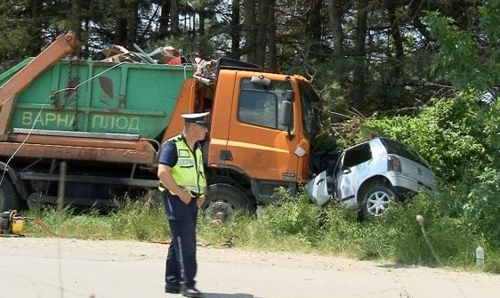 Първи СНИМКИ от касапницата с 2 трупа край Варна