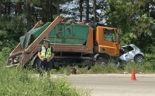 Първи СНИМКИ от касапницата с 2 трупа край Варна